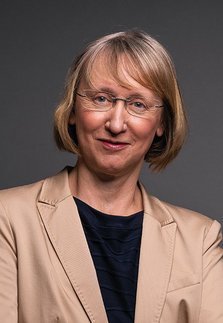 Portraitbild von Heike Schenk-Mathes